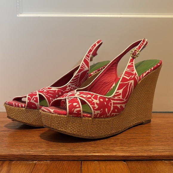 Lilly Pulitzer peep toe platform wedge slingback heels with gold tone buckles - Picture 4 of 16